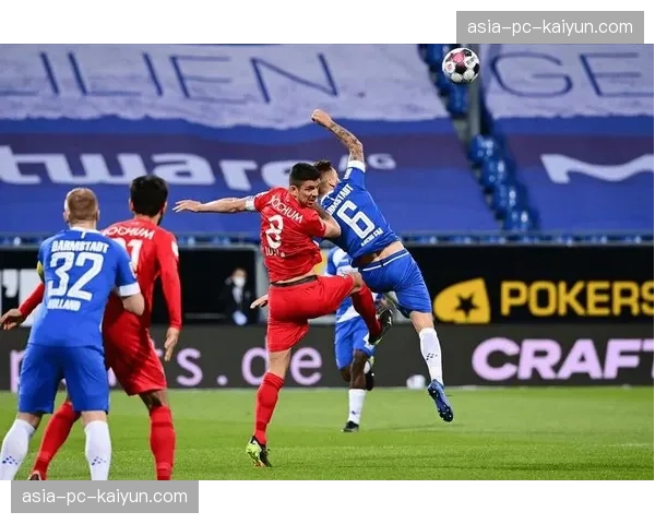 从垫底到安全区:波鸿主帅托马斯·莱奇带队完成七轮不败 从垫底到安全区:波鸿主帅托马斯·莱奇带队完成七轮不败